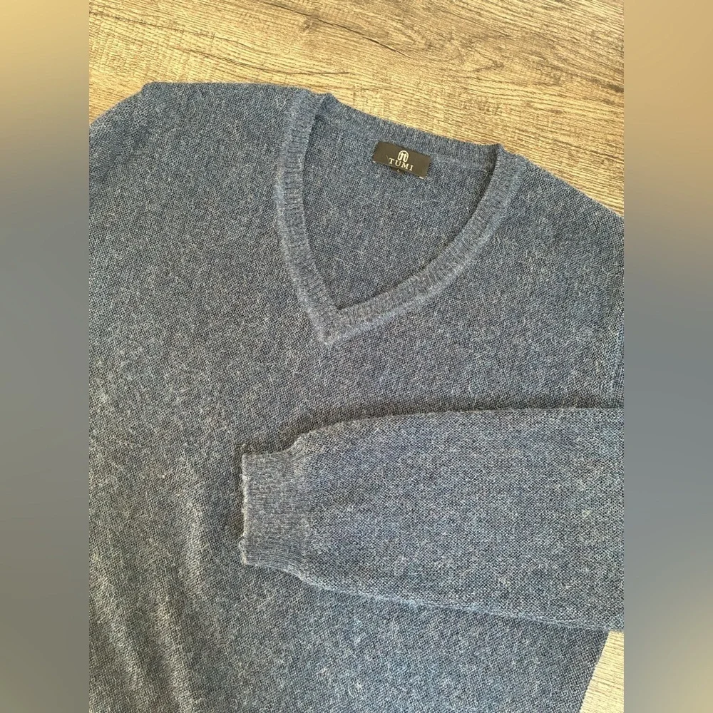 Tumi Sweater Men Large Blue 100% Alpaca Long Sleeve Knit V Neck